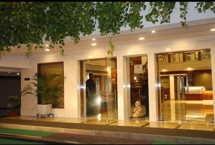 Surestay By Western 4*